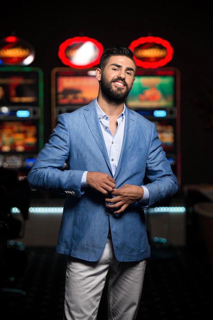 Studio dealer langsung lokal69 menampilkan meja blackjack dan roulette dengan dealer profesional dan streaming HD